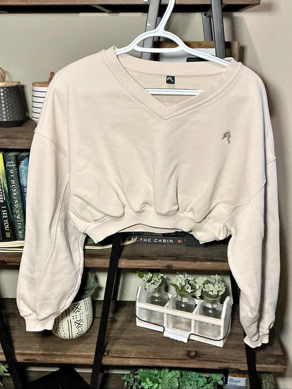 Oner Active Cropped Oversized V-Neck Sweatshirt in Cream Size XS